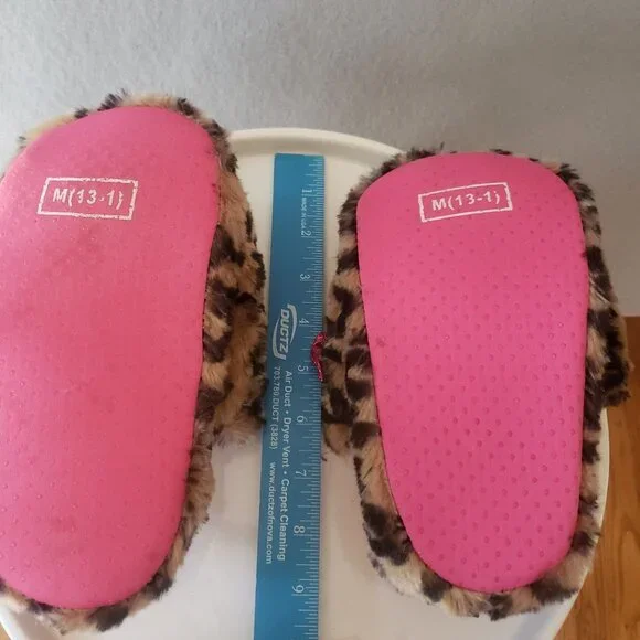 Kids Girls Furry Leopard Print Cat Slippers Pink Lining Size M 13 1 Bow Detail - Picture 4 of 5
